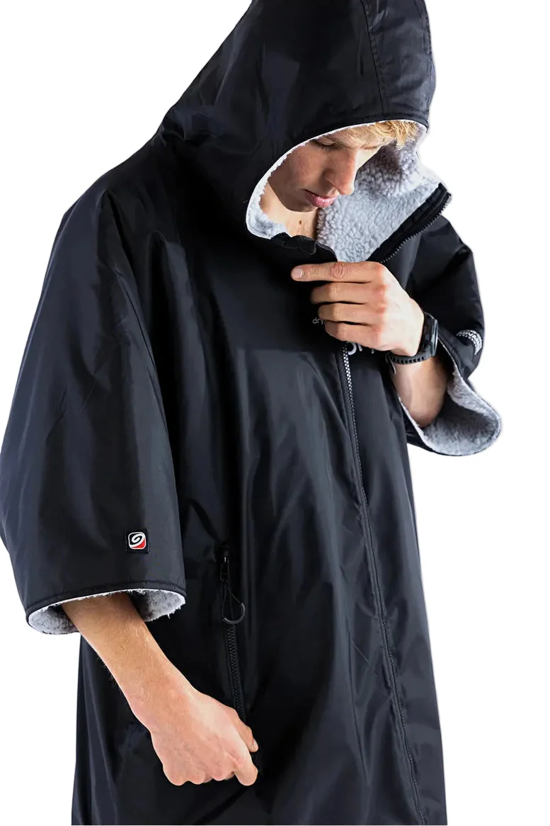 Dryrobe Advance Short Sleeve Changing Robe Black/Grey - Image 2