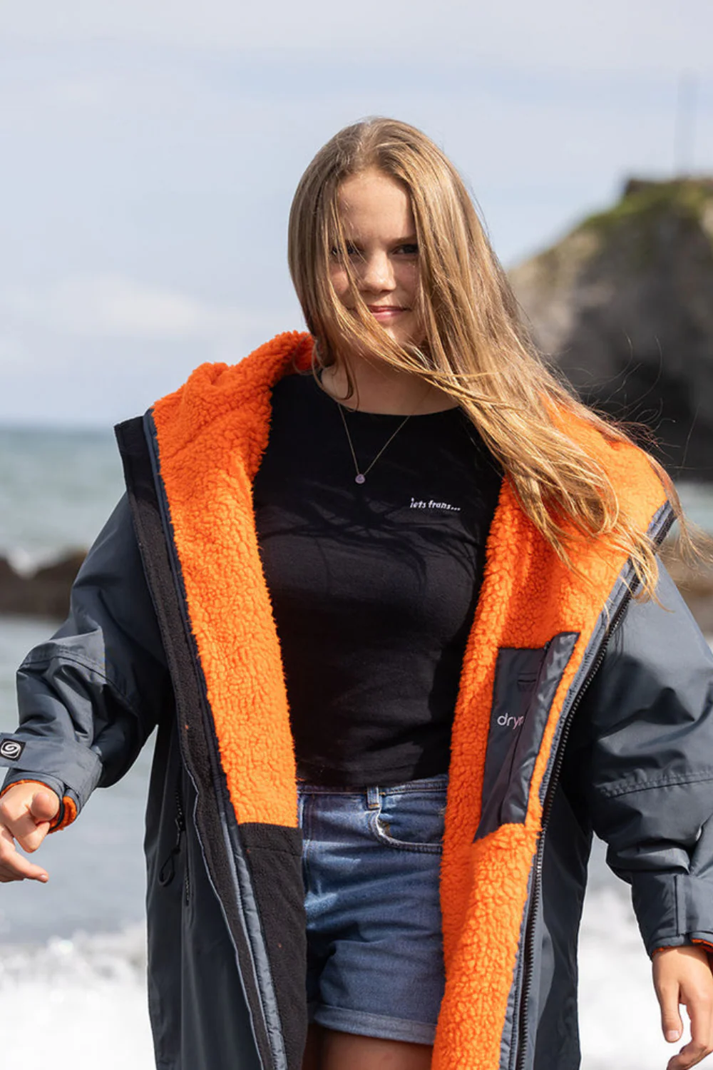 Dryrobe Kids Advance Long Sleeve Changing Robe Dark Grey/Orange - Image 5