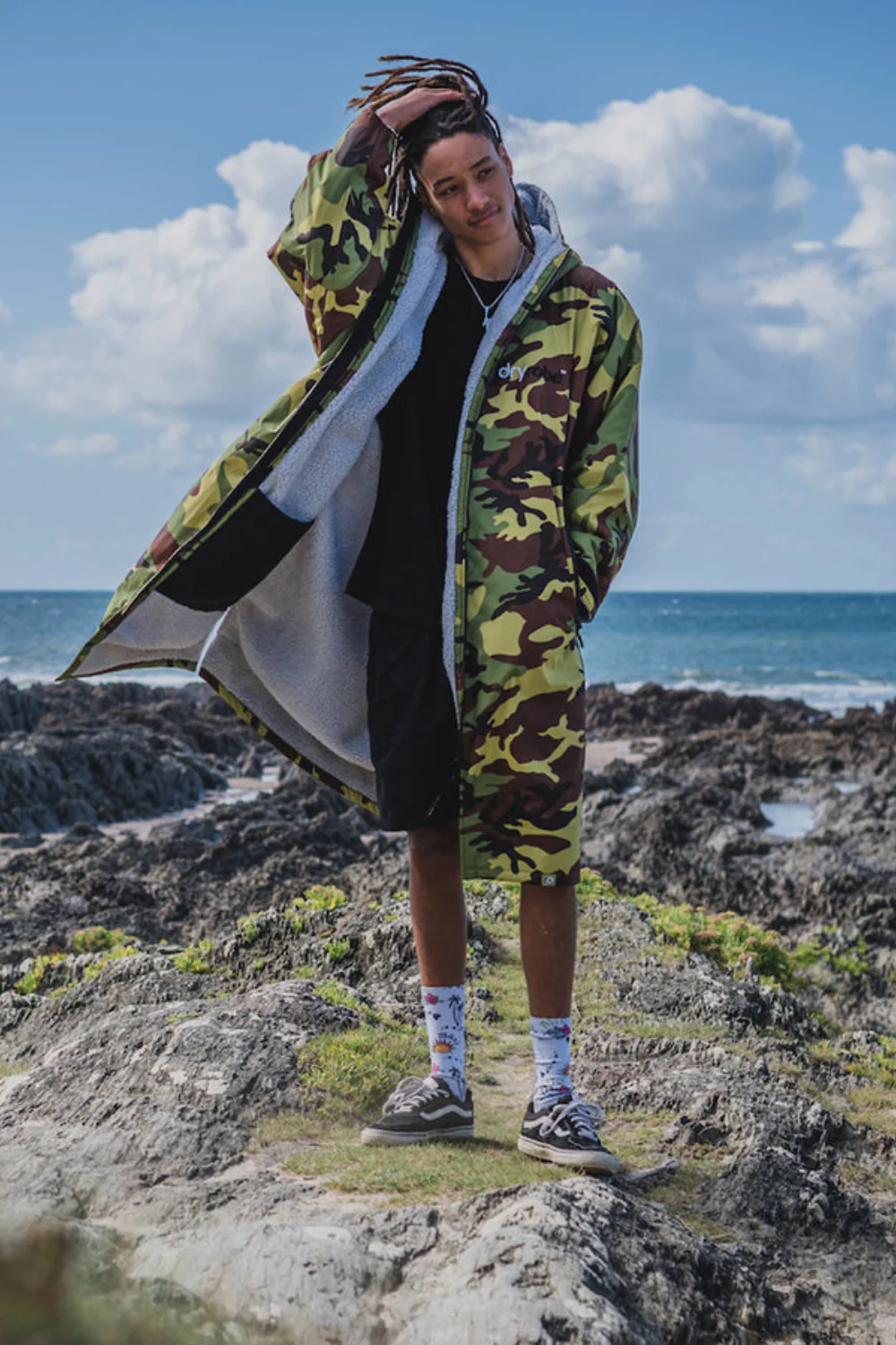 Dryrobe Adults Remix Long Sleeve Changing Robe Green Camo/Grey - Image 9