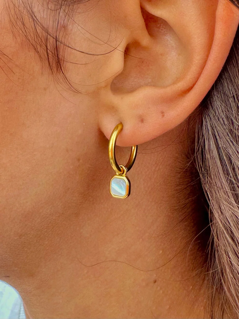 Ocean Jewel Mini Pearl Shell Hoop Earrings Gold - Image 2