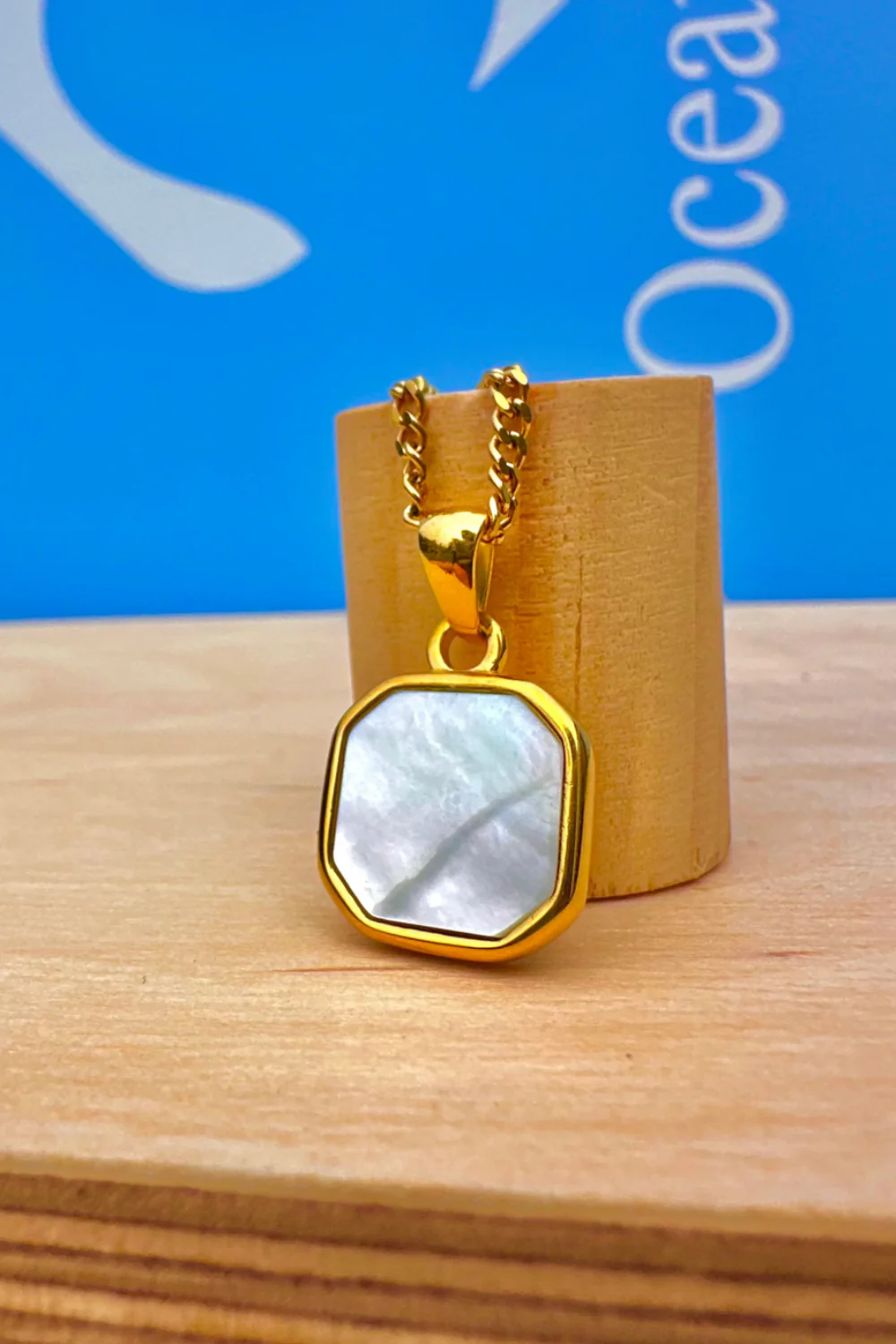 Ocean Jewel Pearl Shell Stone Pendant Necklace Gold